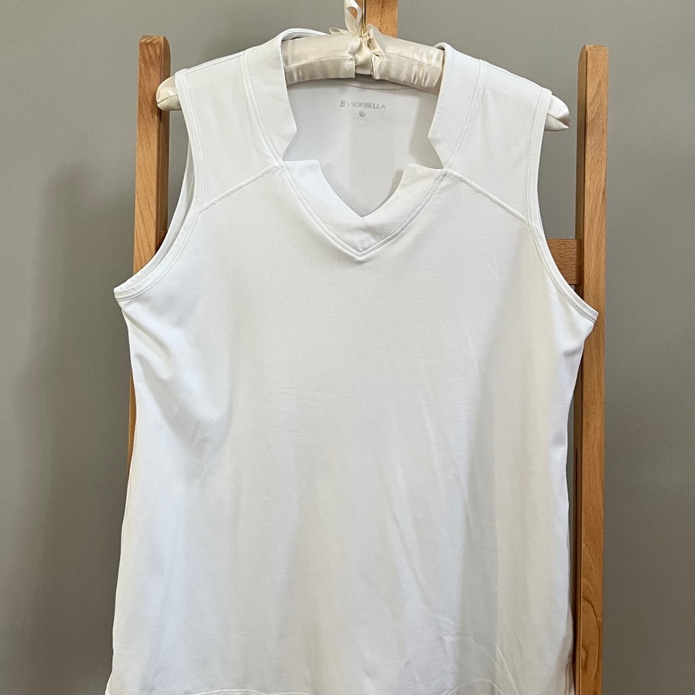 Sleeveless Tennis top.
